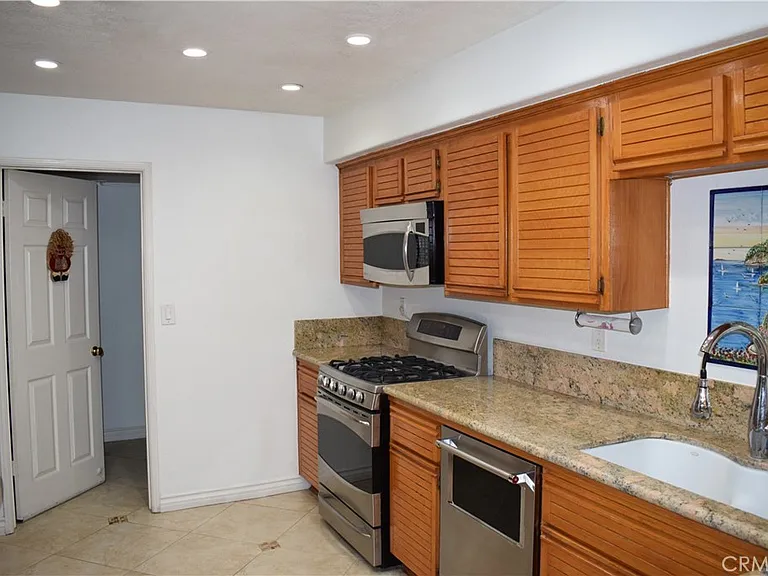 717 S Glenhurst Dr — Photo 9