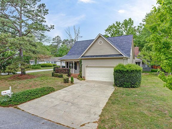 2nd image of 104 Rocky Chase Dr