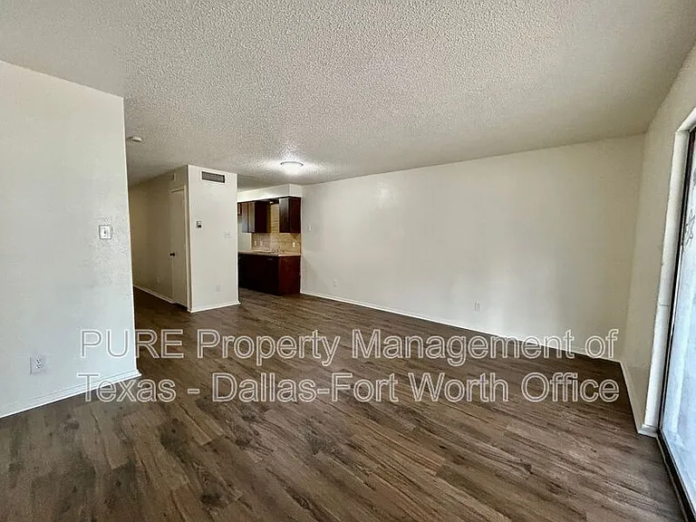 1126 Highbush Dr — Photo 6