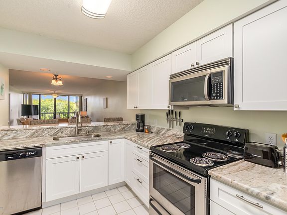 2nd image of 300 Columbia Dr #203-1
