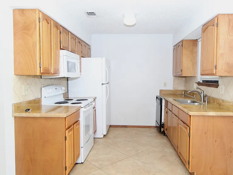 8224 Tempest Dr — Photo 7