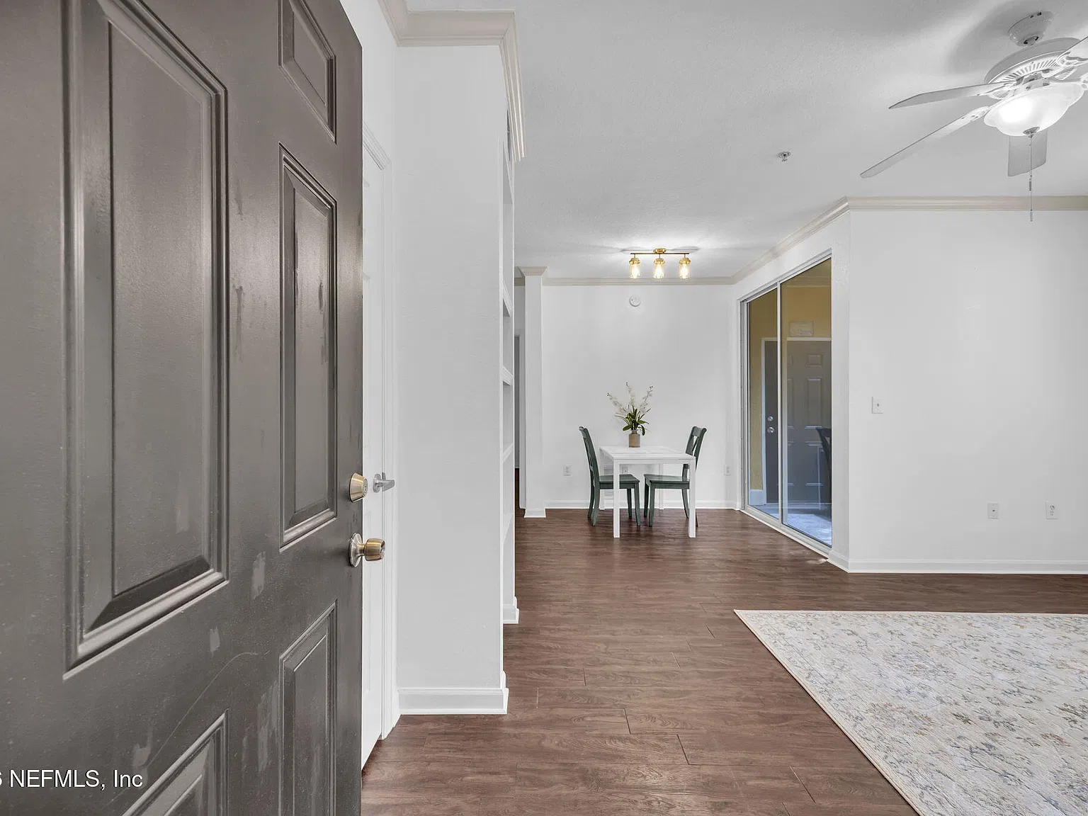 1 bed, 1.0 bath, 643 sqft, $1,350 — Photo 2