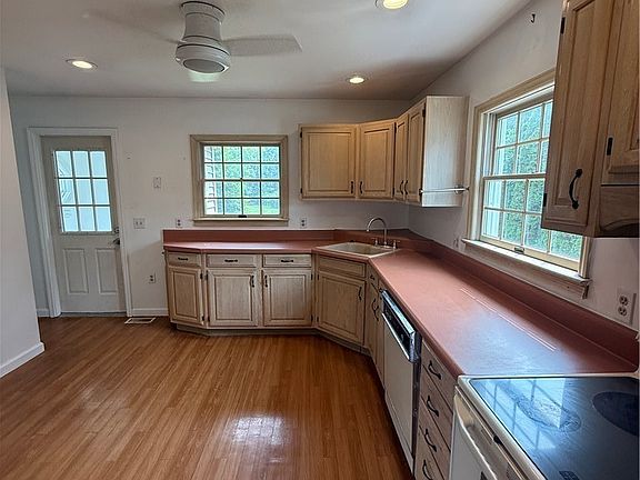 3rd image of 12 Havens Ave