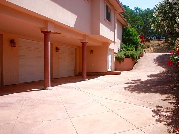 3rd image of 15250 De La Pena Cir