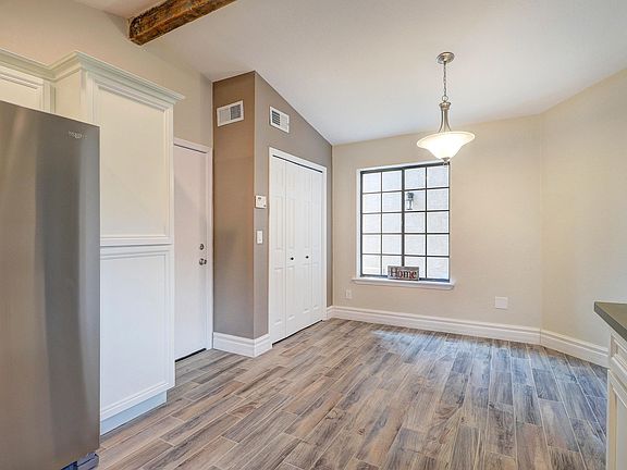 4th image of 1610 E Villa Theresa Dr