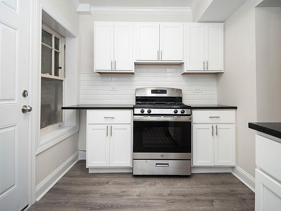 3rd image of 320 Kedzie Avenue Gdn #320