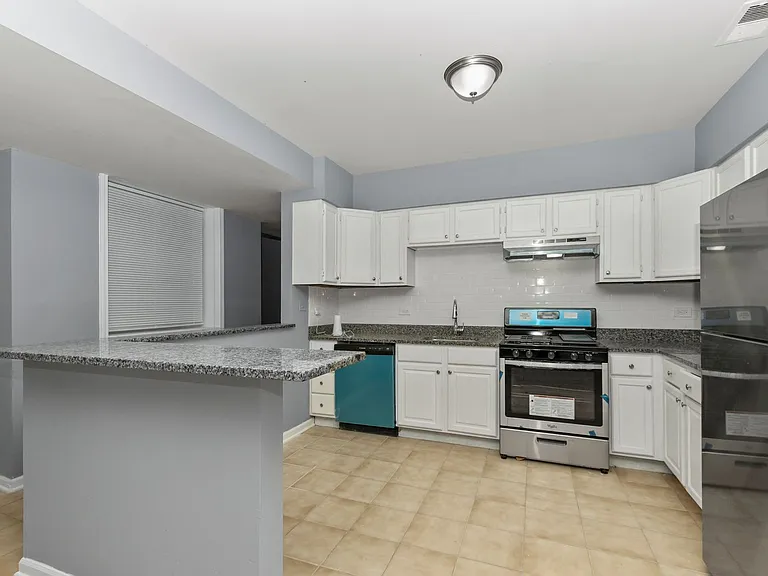 5226 S Michigan Ave — Photo 4