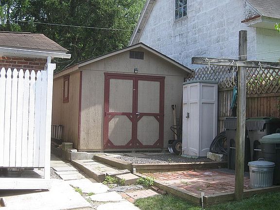 4th image of 23 Chester Ave