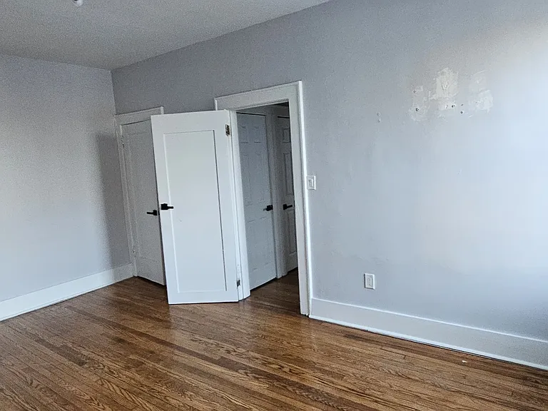 610 Salem Ave — Photo 12