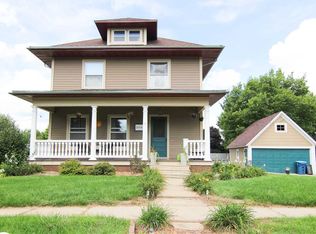 208 W Maple St, Williamsburg, IA