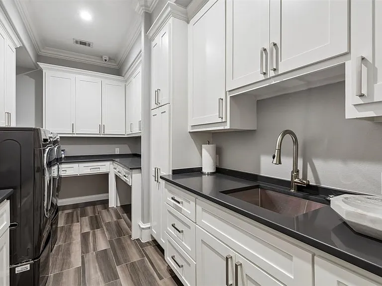 517 Pine Island Cir — Photo 22