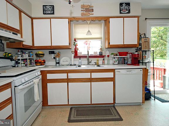 4th image of 19 Dunmoor Ct N