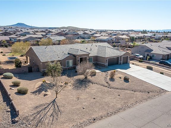 2nd image of 3320 E Southern Vista Drive