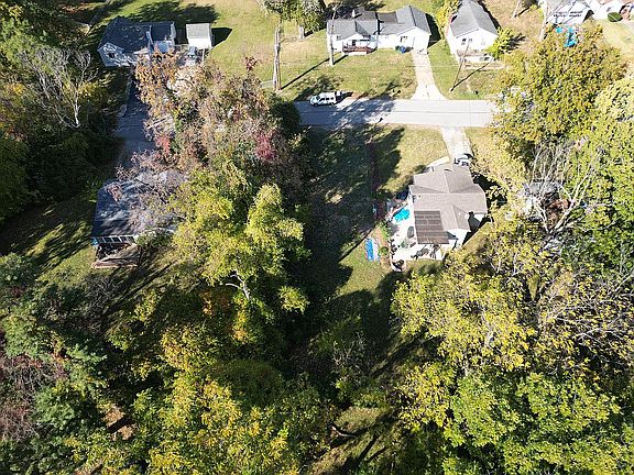 3rd image of 10742 Decker Ave
