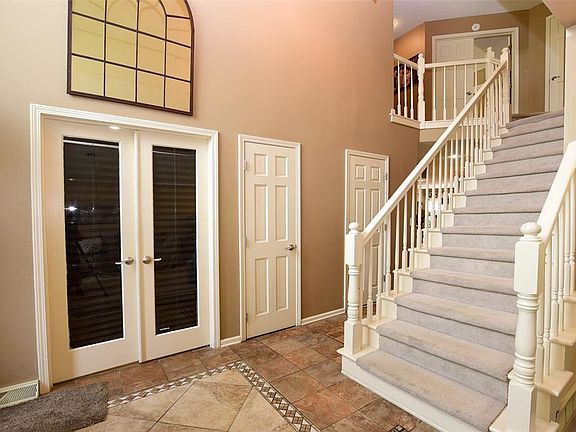 3rd image of 58 Mountain Brook Dr