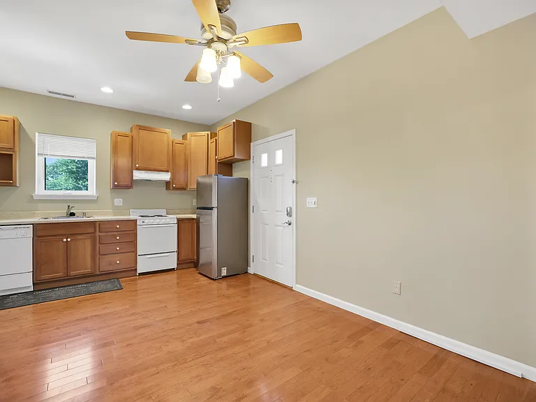 5200-5208 Wilson Ave #5206 — Photo 10