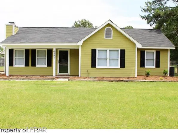 6147 Parkton Rd, Hope Mills, NC 28348