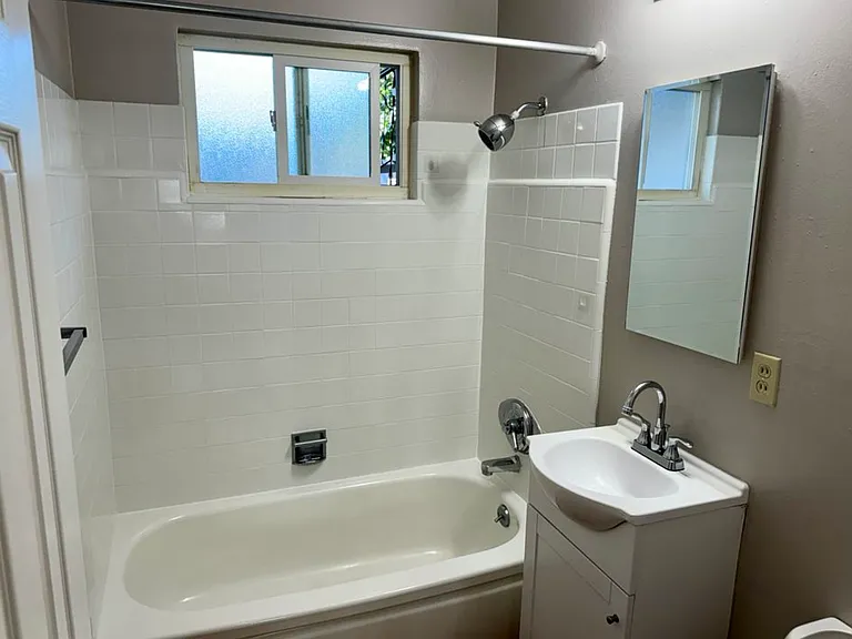 2070 Latham St #2 — Photo 5