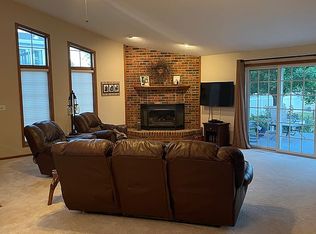 621 Evergreen Dr, Grand Forks, ND 58201