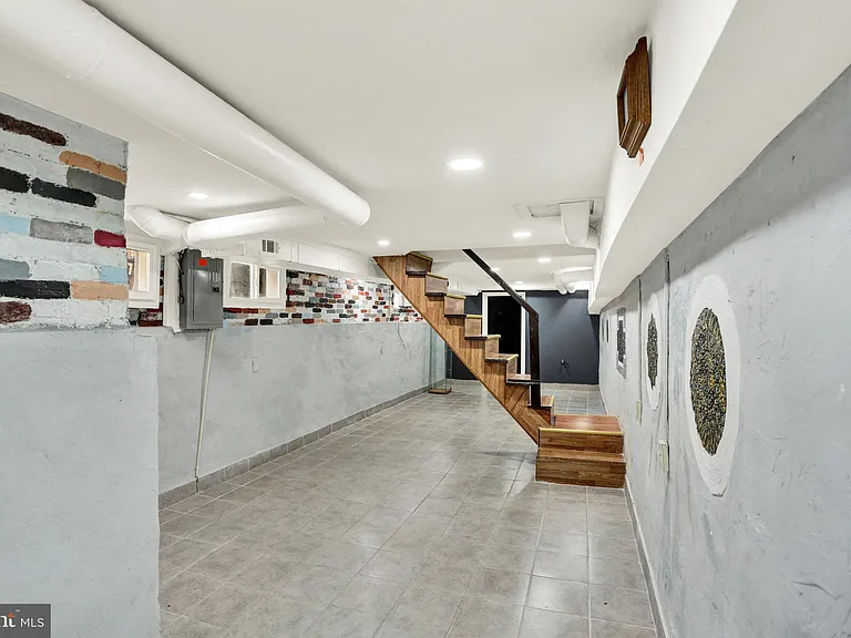 234 W Douglass St — Photo 29