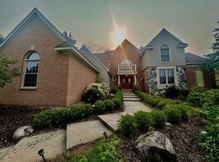 6355 Cherry Tree Ct, Rochester Hills, MI 48306