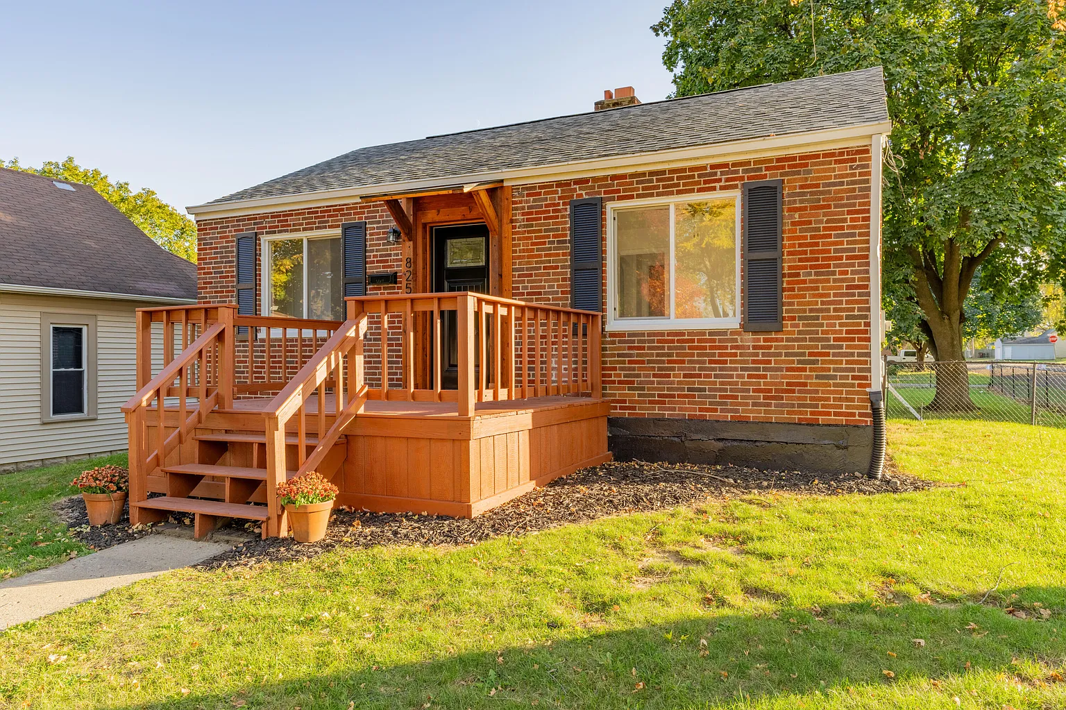 825 Clark Ave photo 1