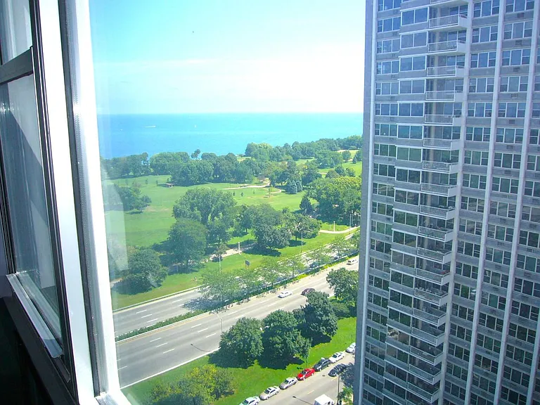 4250 N Marine Dr #22 — Photo 6