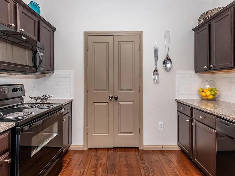 Town Creek Village Apartments — Photo 31