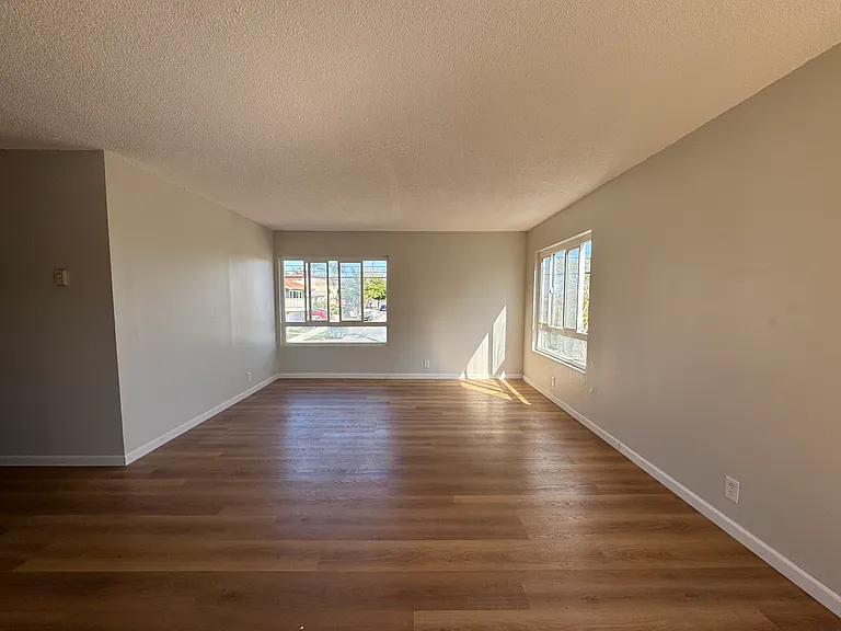 1751 Loma Ave — Photo 2