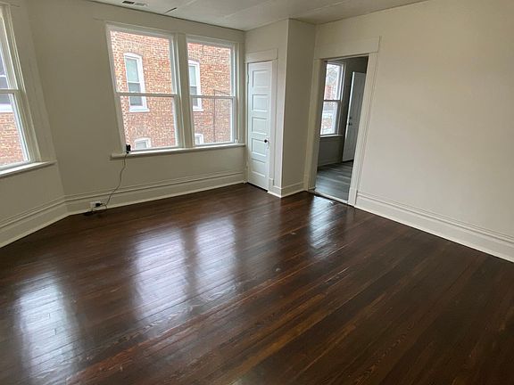2nd fl ginormous 1 bed 1 bath