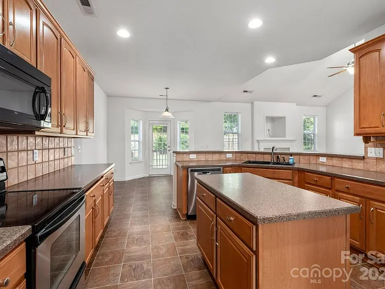 10922 Sedgemoor Ln — Photo 3