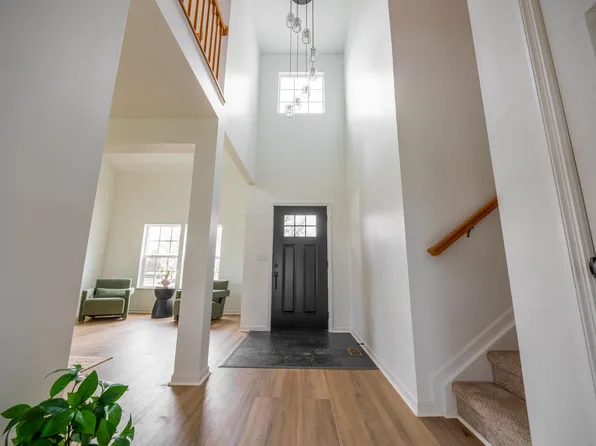 675 Preston Trails Dr, Pickerington, OH 43147
