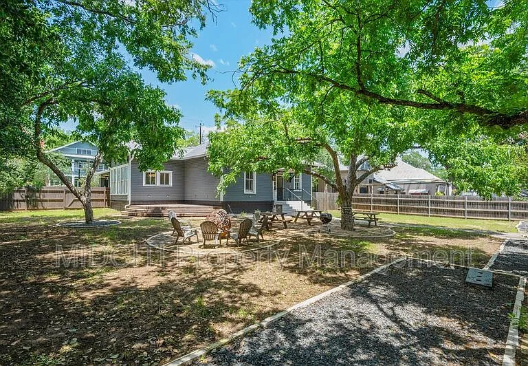 1017 W Hopkins St — Photo 30