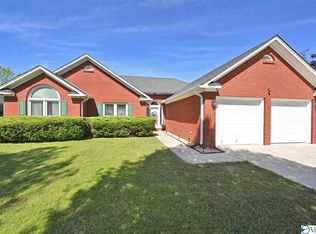 1409 Lake Crest Dr SW, Decatur, AL 35603