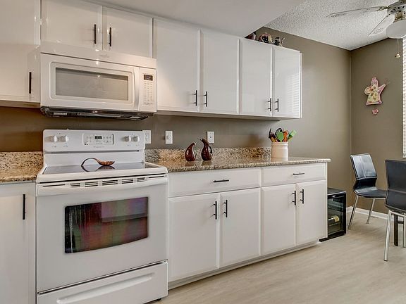 2nd image of 15 Willowbrook Ln APT 202