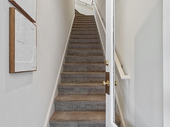 3rd image of 2035 Larkin St