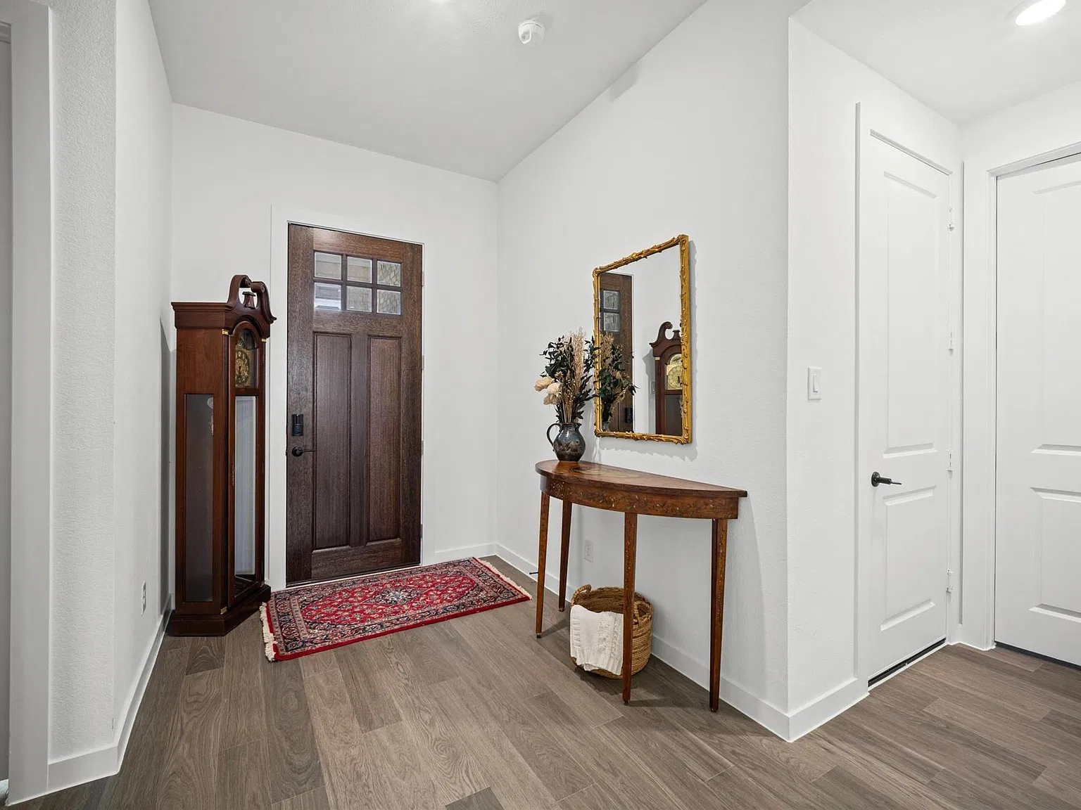 3 bed, 2.5 bath, 1907 sqft, $3,950 — Photo 4