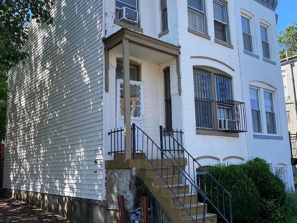2nd image of 224 Elm St NW