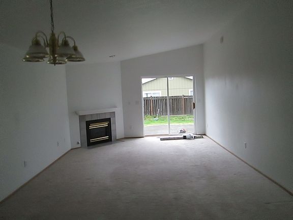 Great room w/gas fireplace