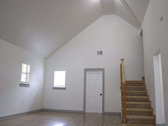 4th image of 515 N Oleander St