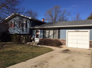 2504 W Fairview Ln, McHenry, IL 60051