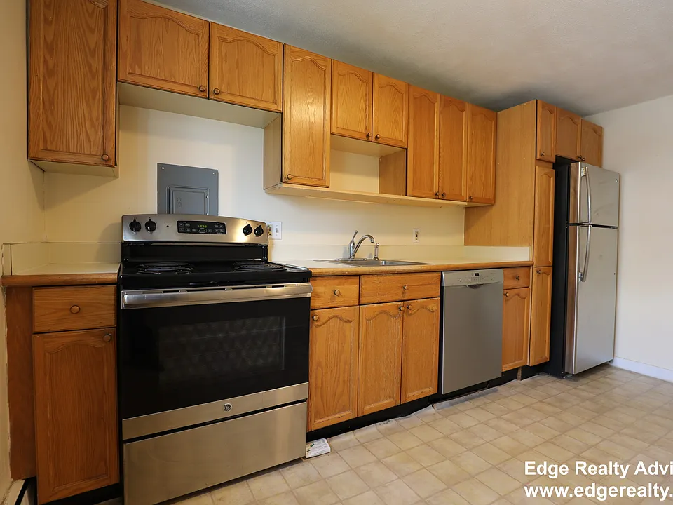 71 Colborne Rd #3B