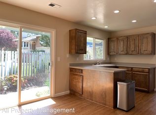12 Carleton Pl, Pacifica, CA 94044