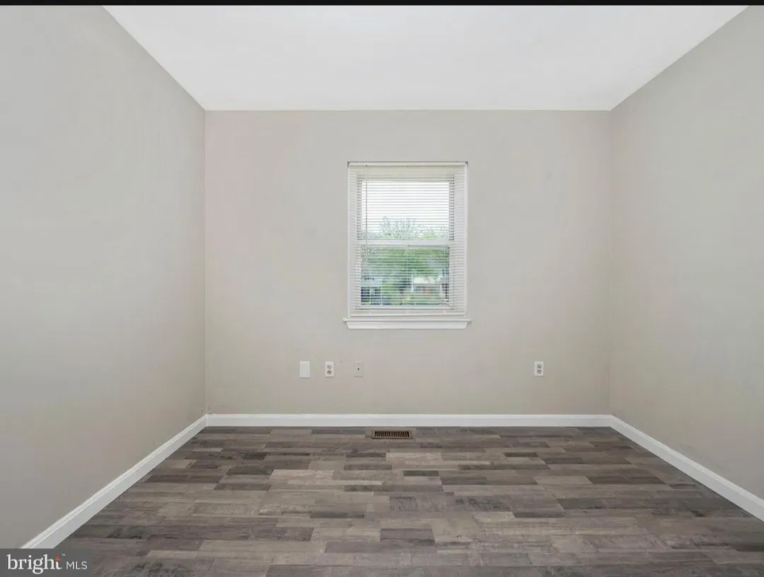 3 bed, 1.5 bath, 1104 sqft, $2,500 — Photo 2