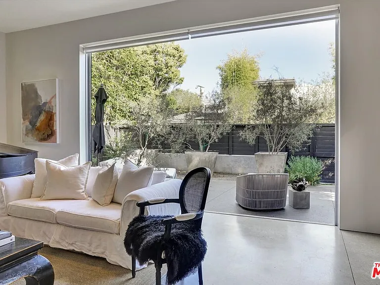 2425 Clement Ave — Photo 3