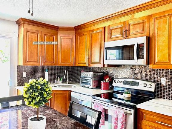 3rd image of 120 Price St