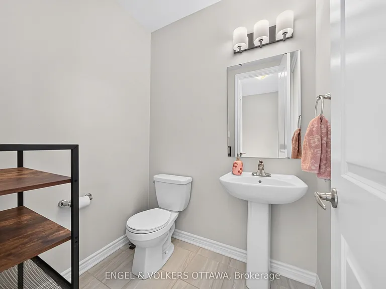 33 Focality Cres — Photo 5