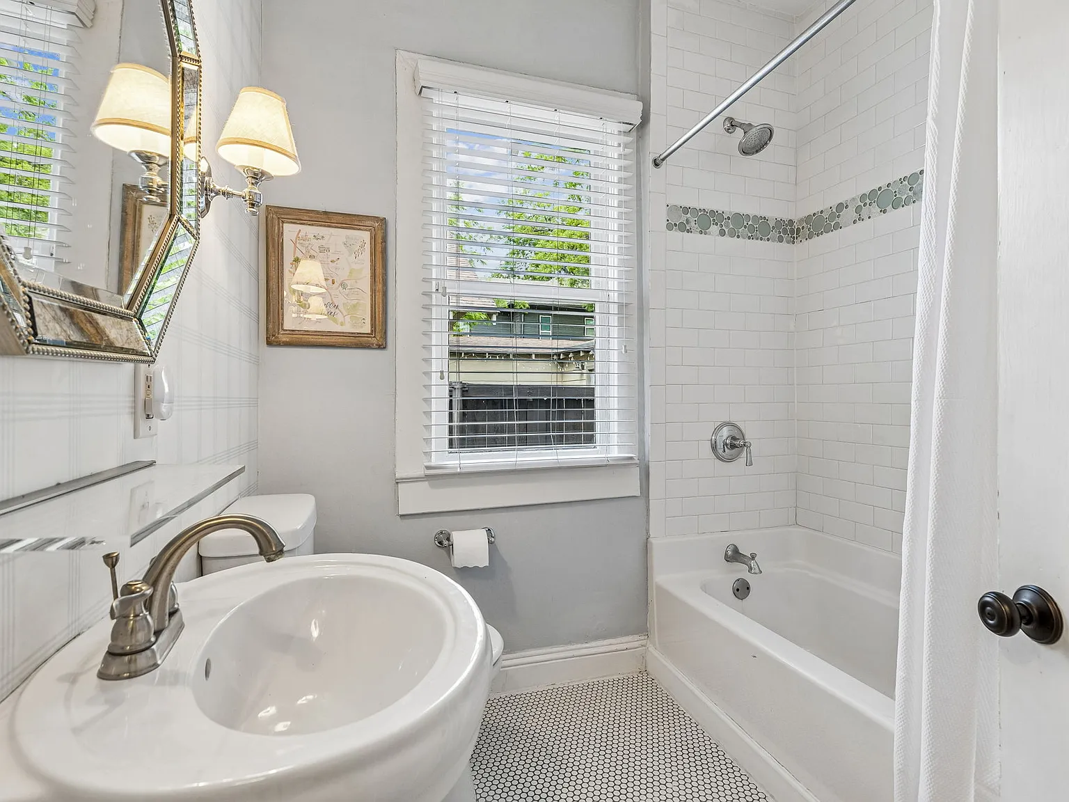 3 bed, 1356 sqft, $3,500 — Photo 4