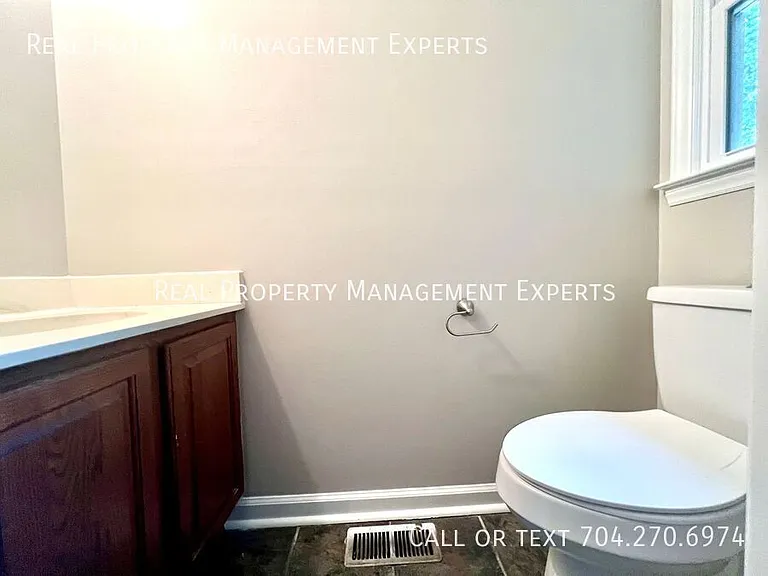 9024 Highland Creek Pkwy — Photo 12