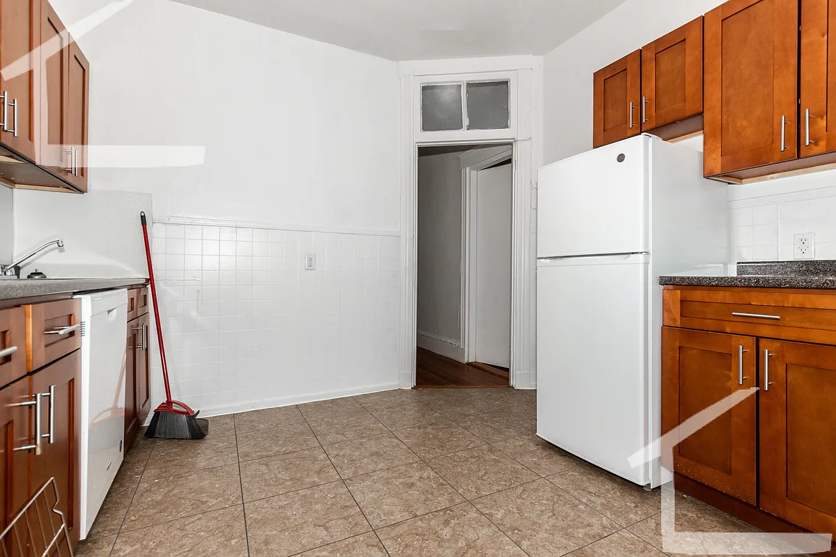Building Photo - 1381 Commonwealth Ave #6C